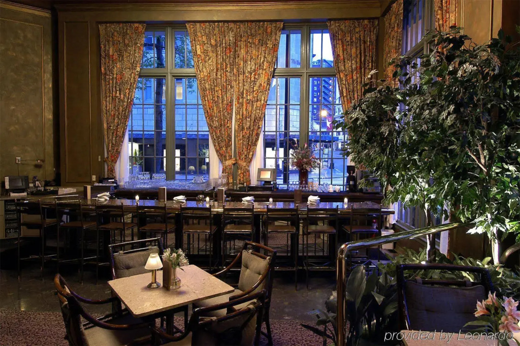 Mayflower Park Hotel