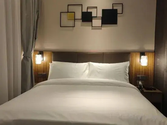 Homeinn Plus Hotel (Shanghai Meilan Lake Luonan Xincun Subway Station)