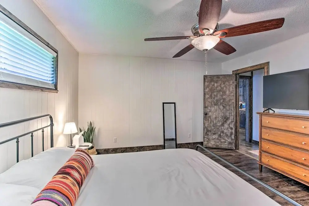 Tool Waterfront Home w/ Hot Tub & Fire Pit!