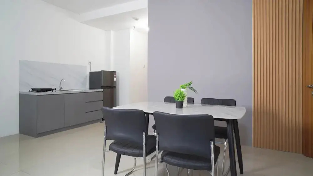 Modern 2Br With Service Room Apartment Woodland Park Residence