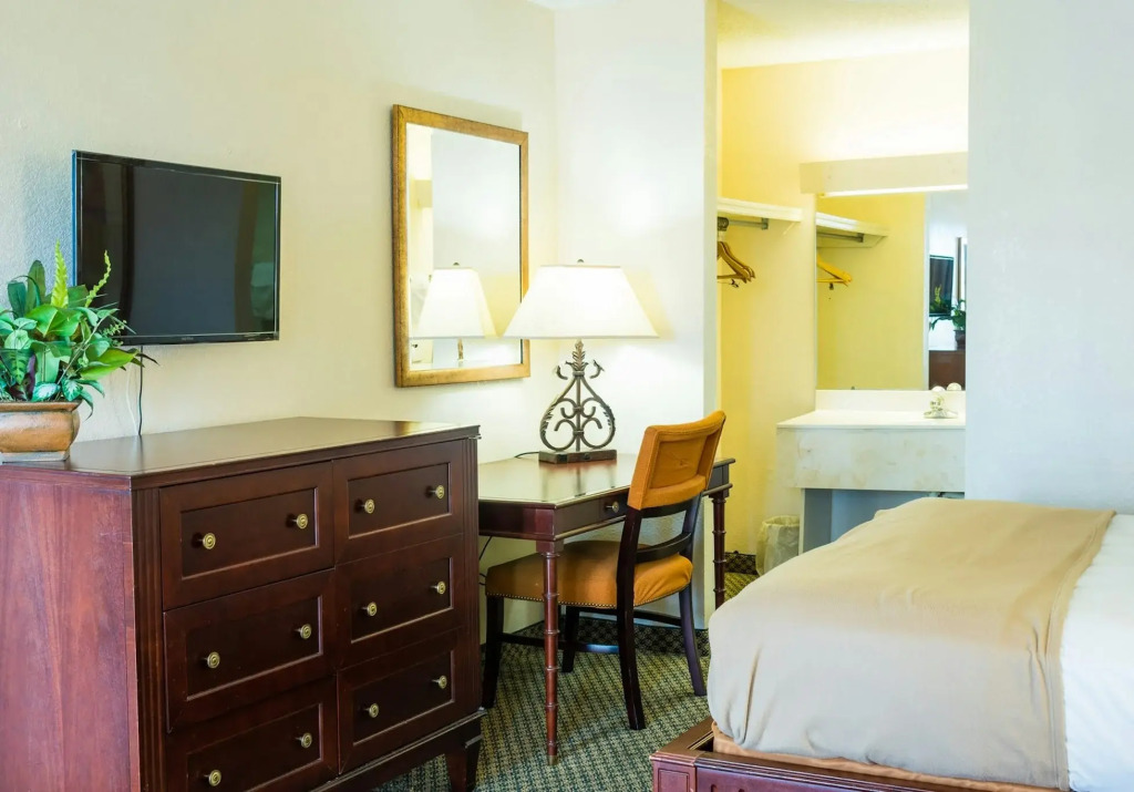 Vista Inn & Suites Tampa