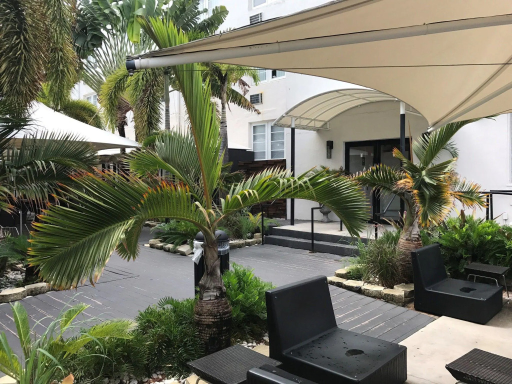 Beach Plaza