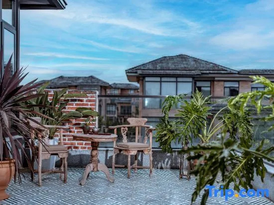 Fairy Tale Town · Hot Spring Garden Homestay (Tengchong)