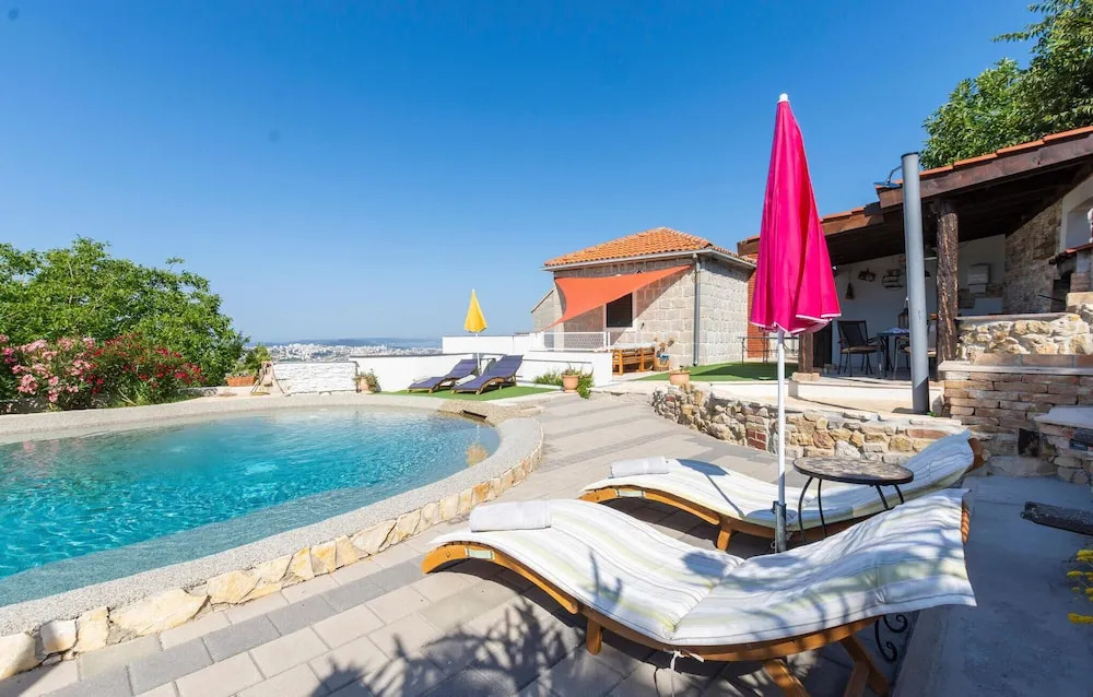 Amazing Home In Kucine