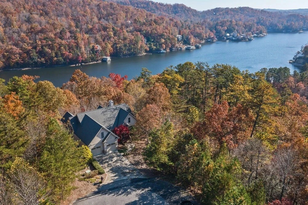 Rumbling Bald Resort Home In Lake Lure - Wifi - Community Beach, Pool, Golf And More 5 Bedroom Home by Sunscape Property Management