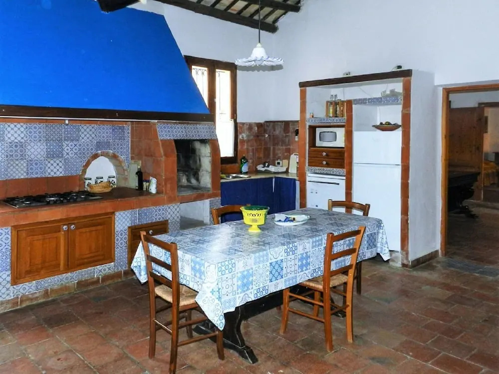 Delightful Holiday Home in Fulgatore With Swimming Pool