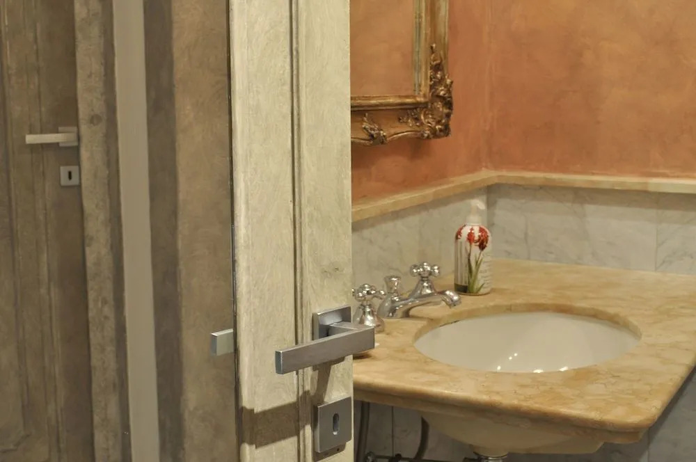 Costa San Giorgio Apartment by Mamo Florence