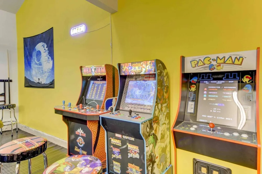 Arcade Game Room, 2 King Beds, ev Chargers