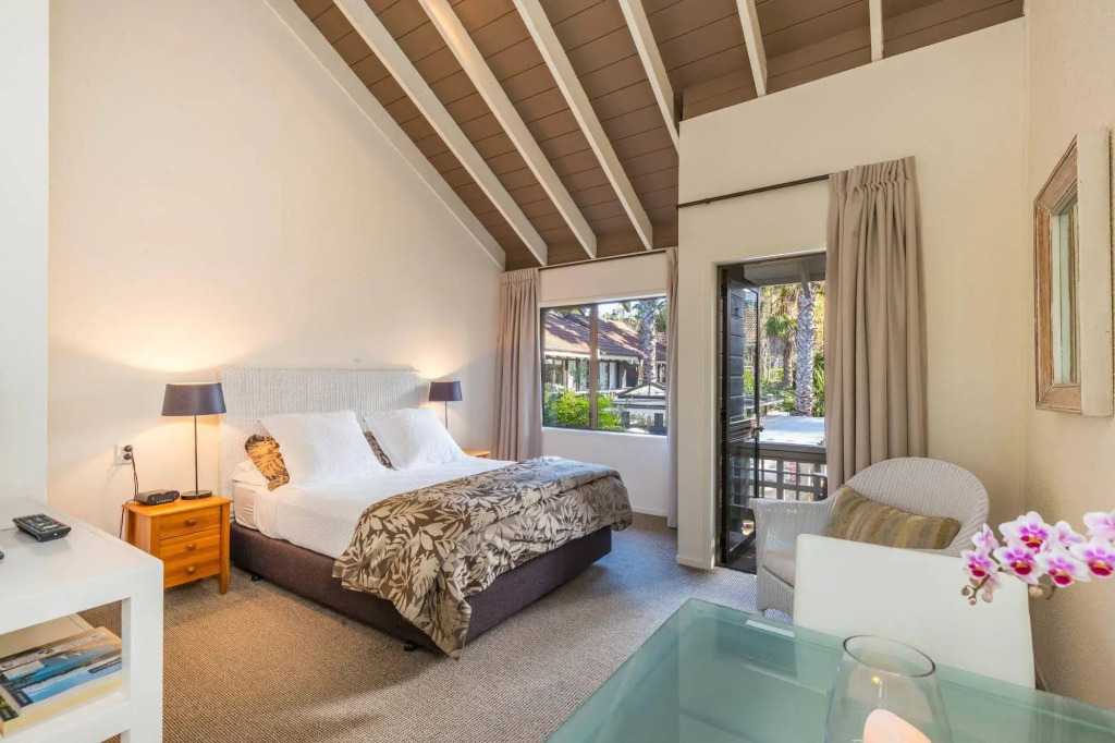 Emerald Inn on Takapuna Beach