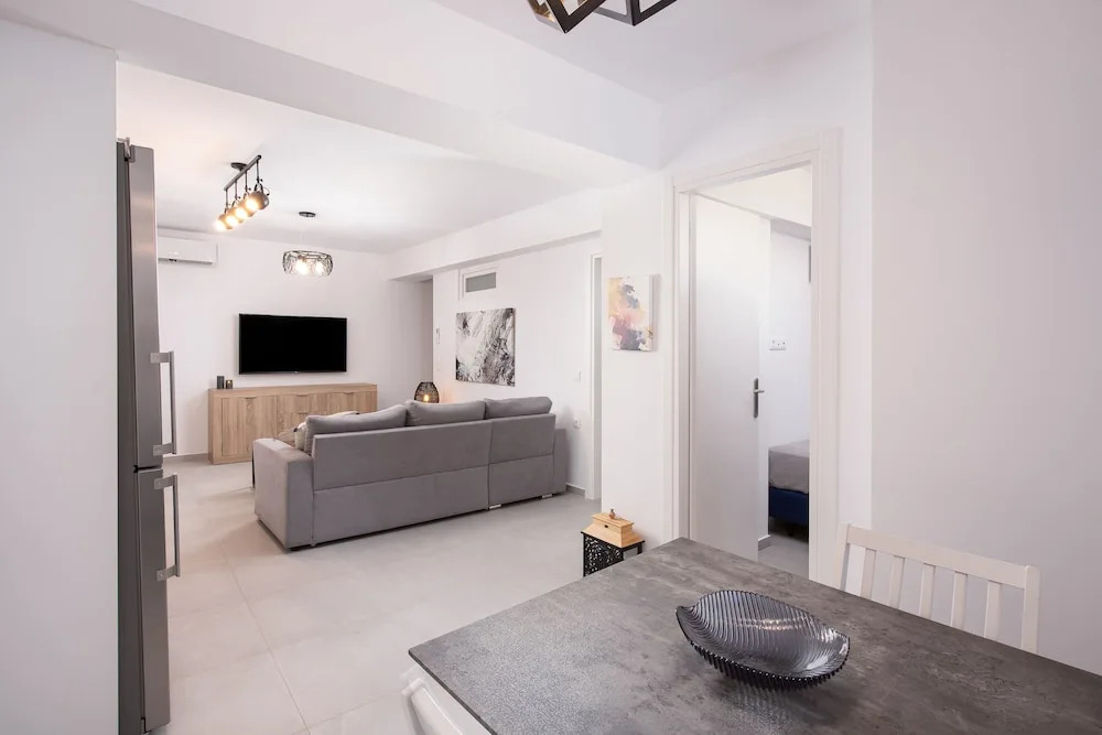 Hosting Moments Semi Basement Apartment