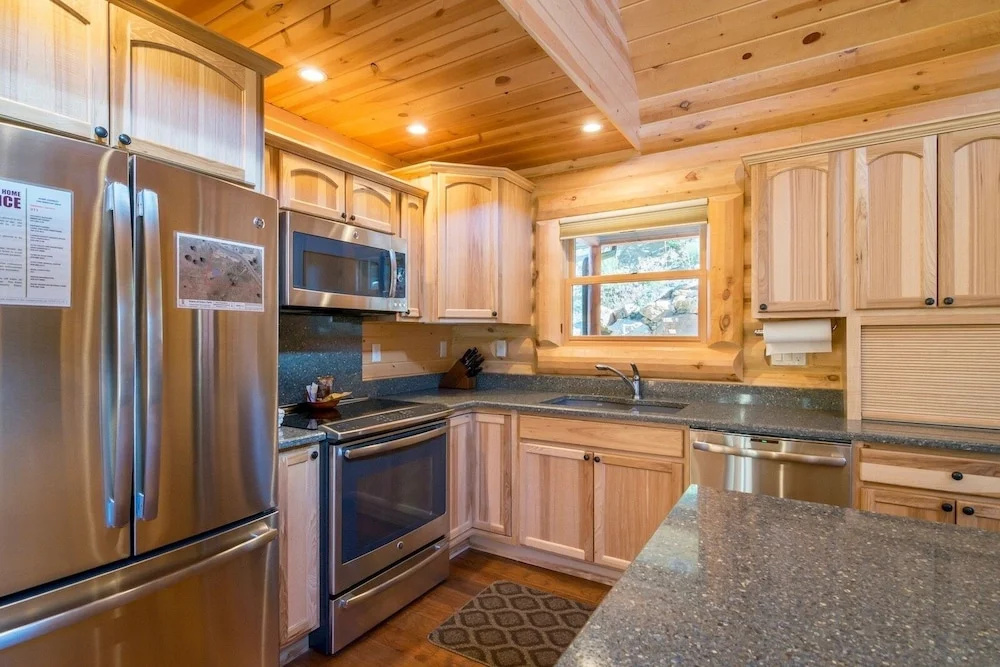 Armstrong Luxury Log Vacation  At Windcliff 4 Bedroom Home by RedAwning