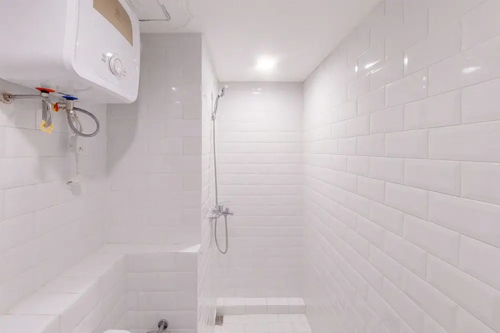 Spacious and Comfort Studio Loft at Kingland Avenue Apartment