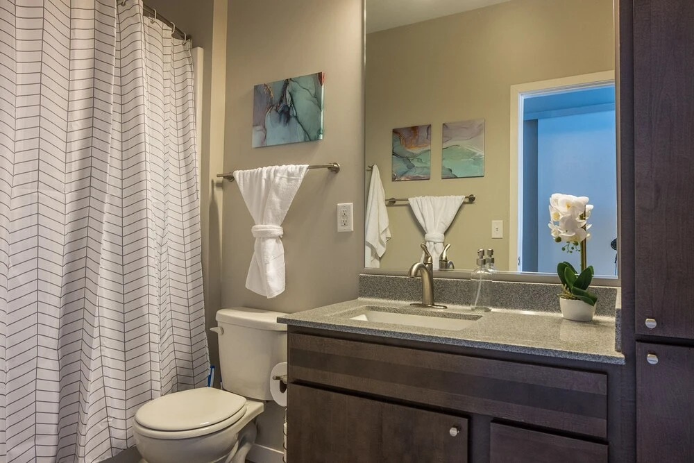 FRONTDESK Confluence on 3rd Apt Downtown Riverwalk Trails