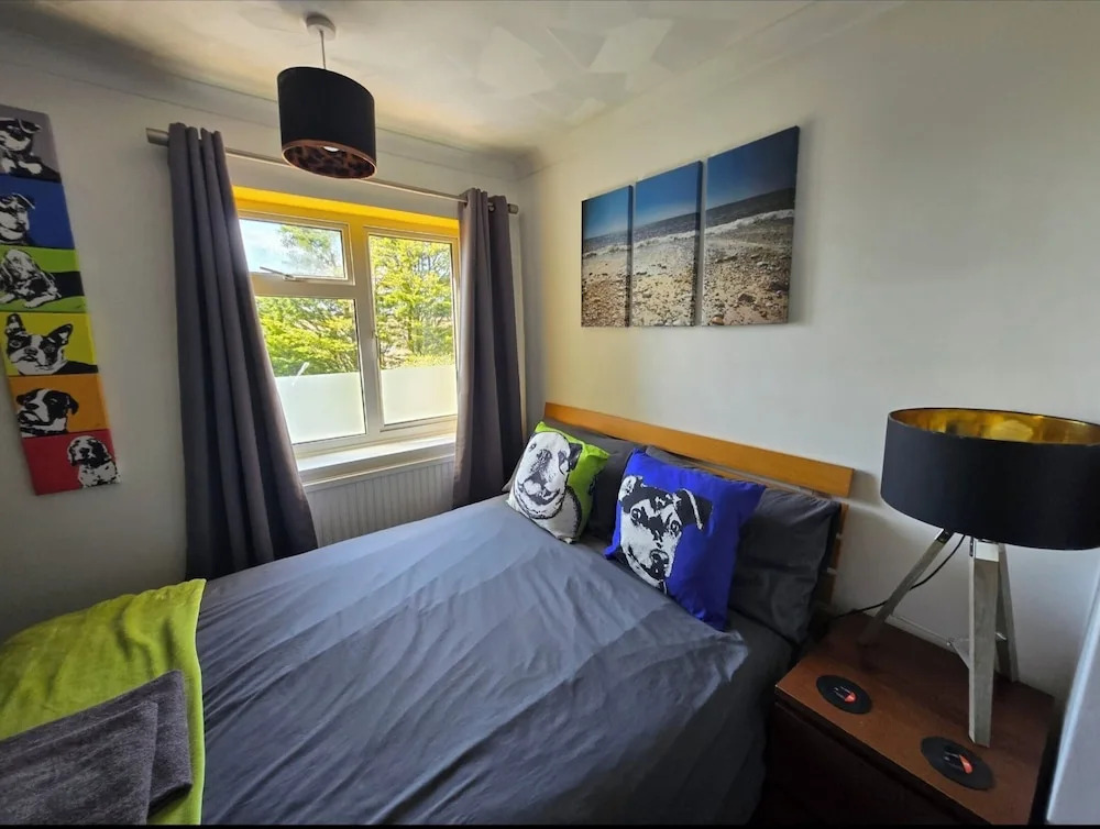 3 Bed House Stunning Views And Free Parking