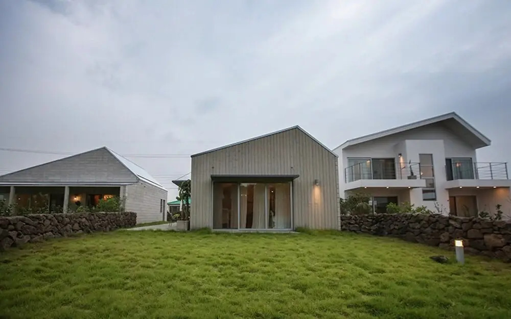 Seogwipo Changgo Pension