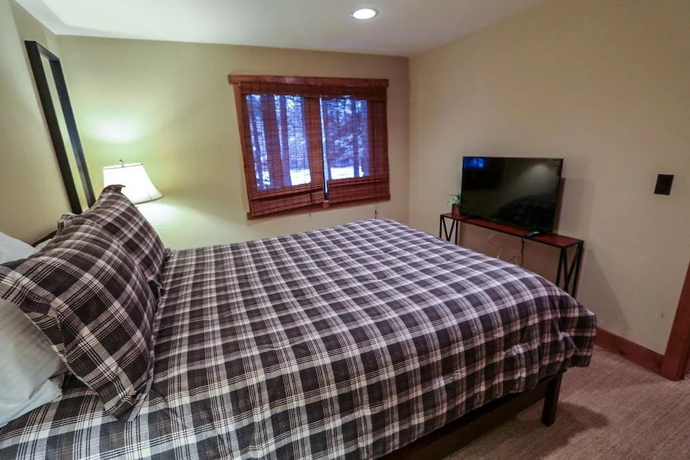 Stonegate #5 5 Bedroom Home by RedAwning