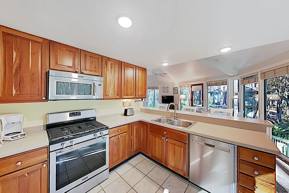 New Listing! Stunning Sea Pines Treetop Oasis 1 Bedroom Condo