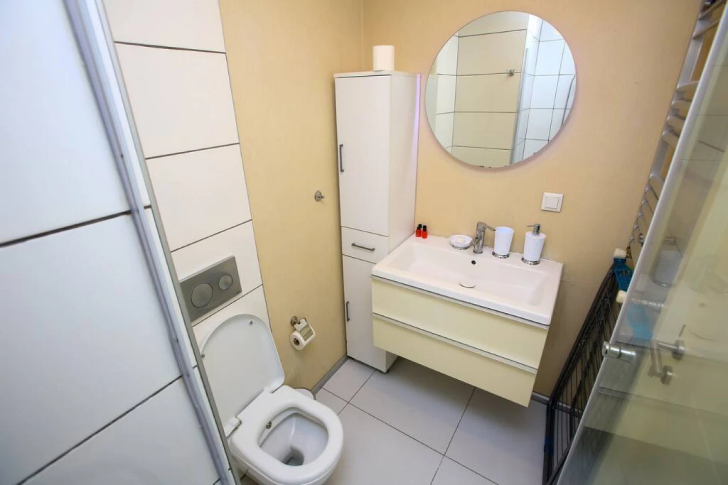 1-B Luxury Apt near Mall of IST