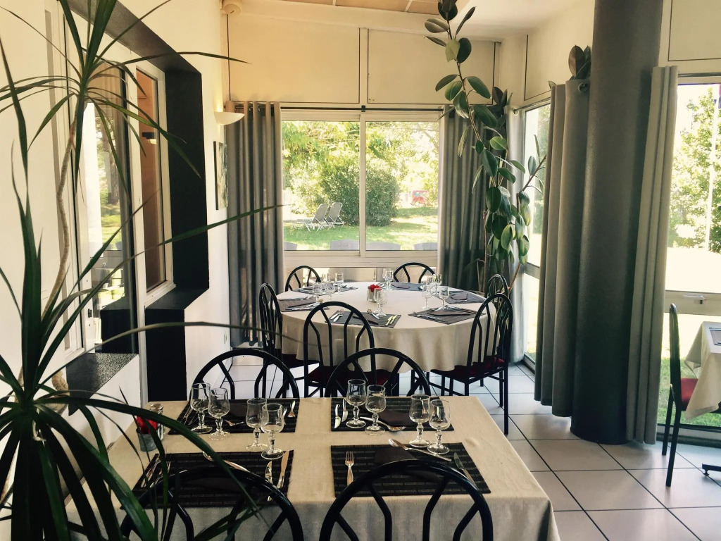 BRIT HOTEL Essentiel CAHORS Nord