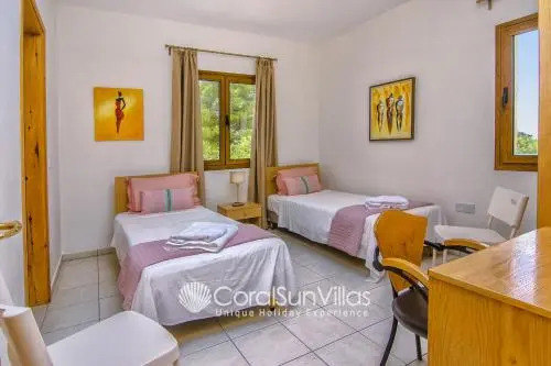 Zeus Sublime Villa 5 bedrms HEATED POOL by Coral Sun Villas