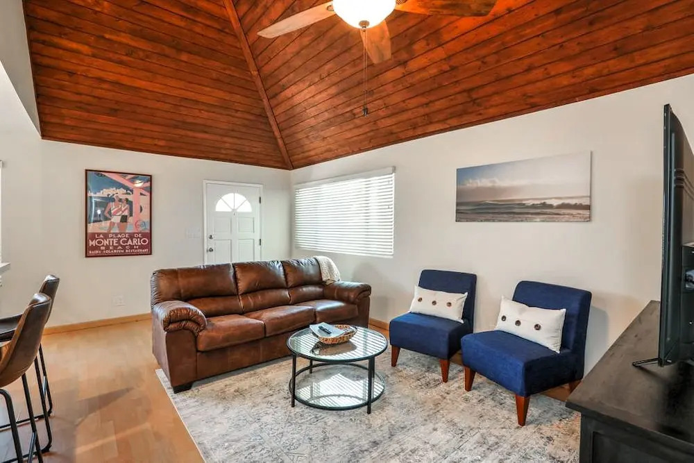 Beachy 3br - 1 Block To Ocean, Near Abbott Kinney 3 Bedroom Home