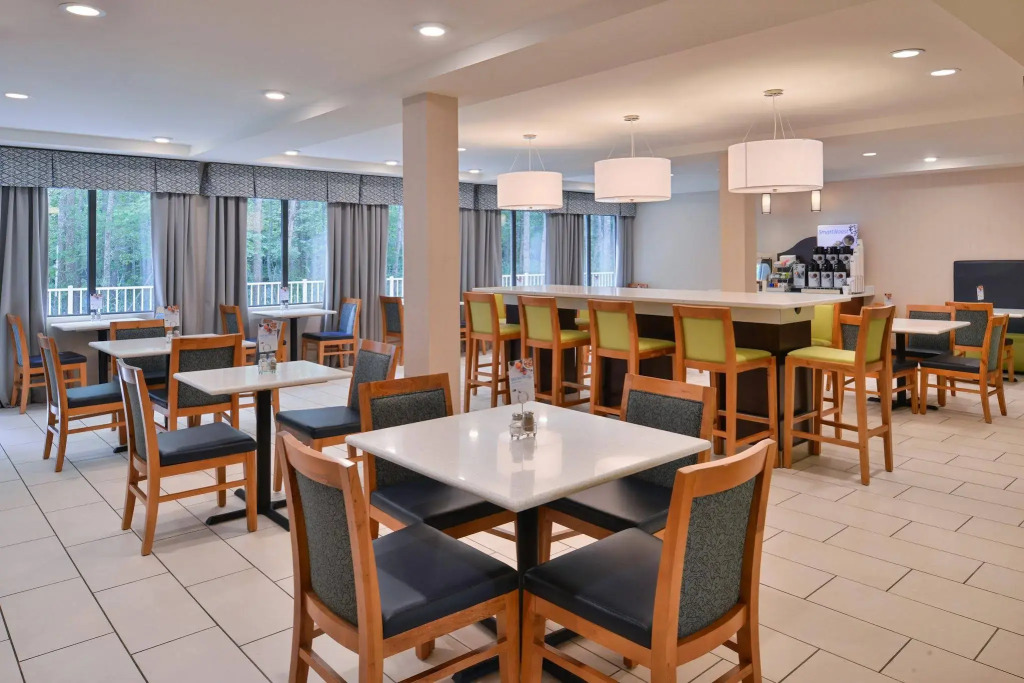 Holiday Inn Express and Suites West Ocean City by IHG