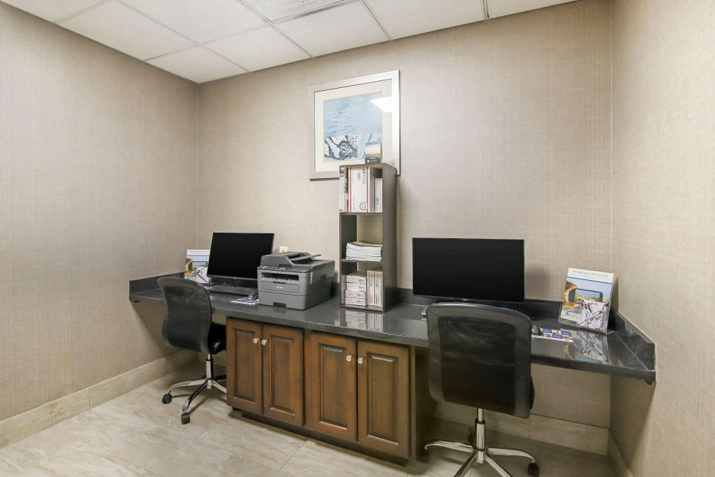 Best Western Plus Brunswick Inn & Suites