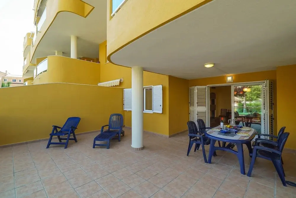 Fais in D nia With 2 Bedrooms and 2 Bathrooms