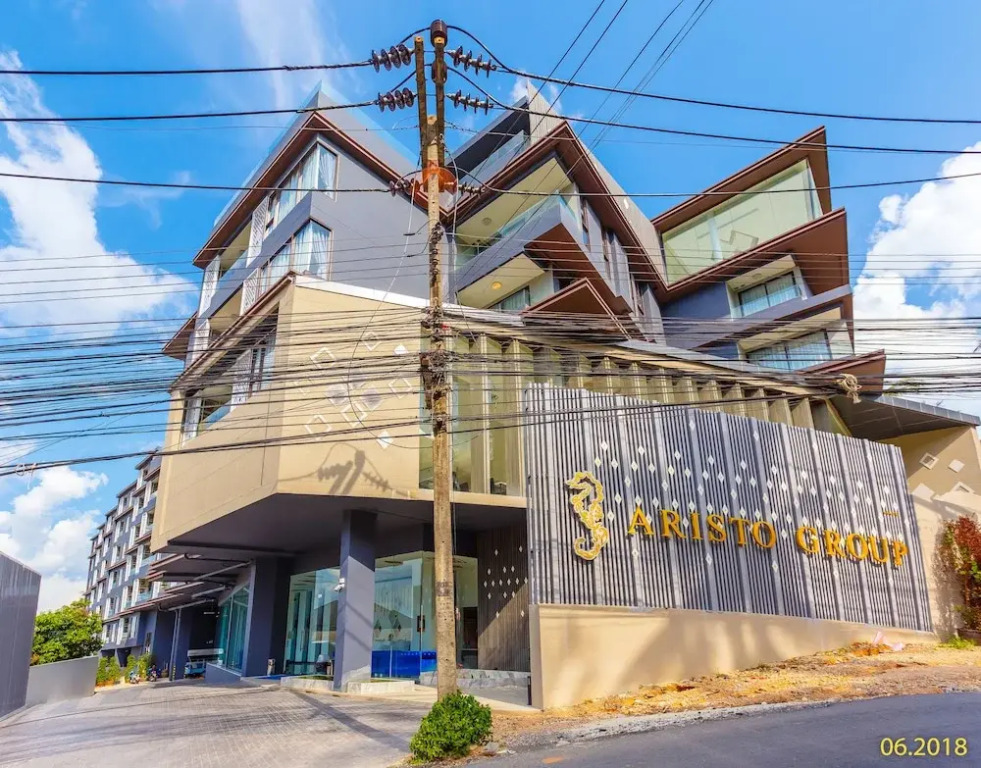 The Aristo Beach Front 520 by Holy Cow