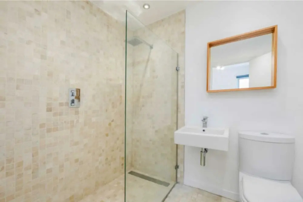 Mod-minimalist Flat w Balcony Sleeps 4 Shoreditch