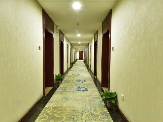 Dunhuang Binhe International Hotel (Dunhuang Night Market & Dunhuang Bookstore)