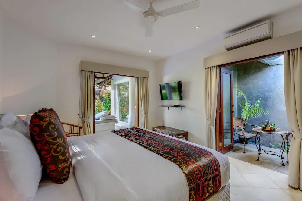 Villa Thiara by Optimum Bali - Newly refurbished 500m to Beach & Kudeta - Central Seminyak Oberoi