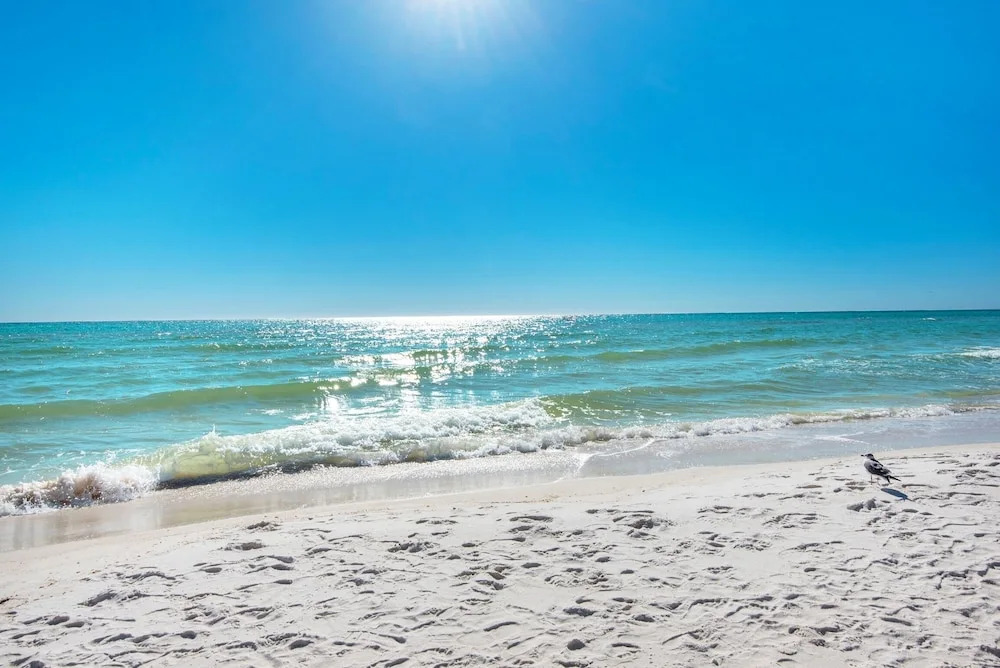 Venus 202 Second floor Pool-view 2 Bedroom with easy beach access by RedAwning