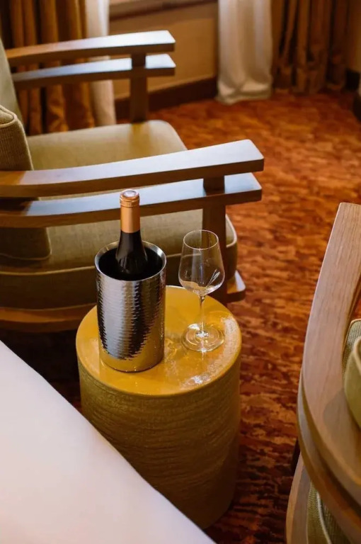 Confidential Suite 6, a Stone's Throw From the Louvre