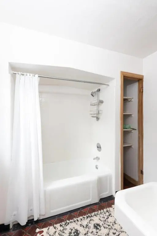 Flexhome East Side Vintage Studio F1 BradyBalcony