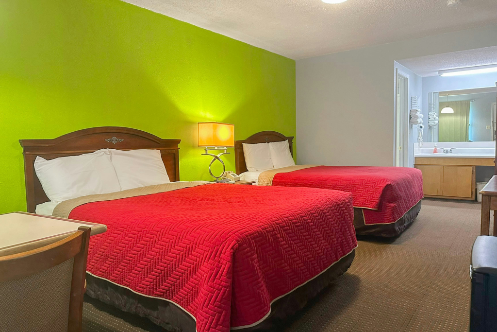 OYO Hickory House Inn