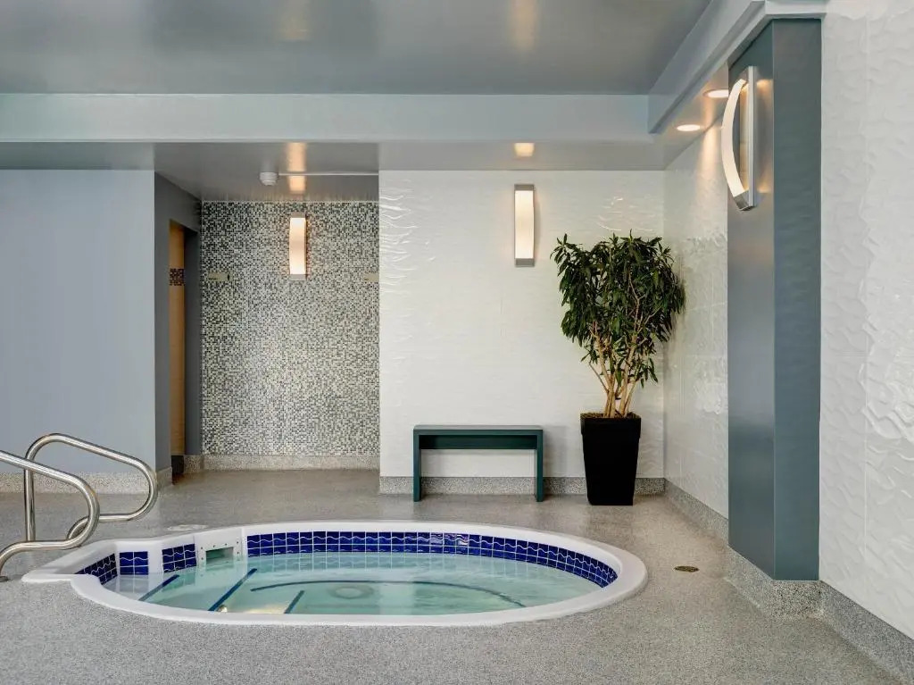 Chateau Victoria Hotel & Suites