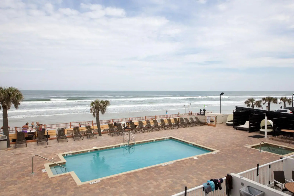 Beach House Inn with POOL & Beach Access