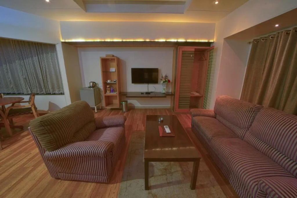Hotel Orient Crown, Kolhapur