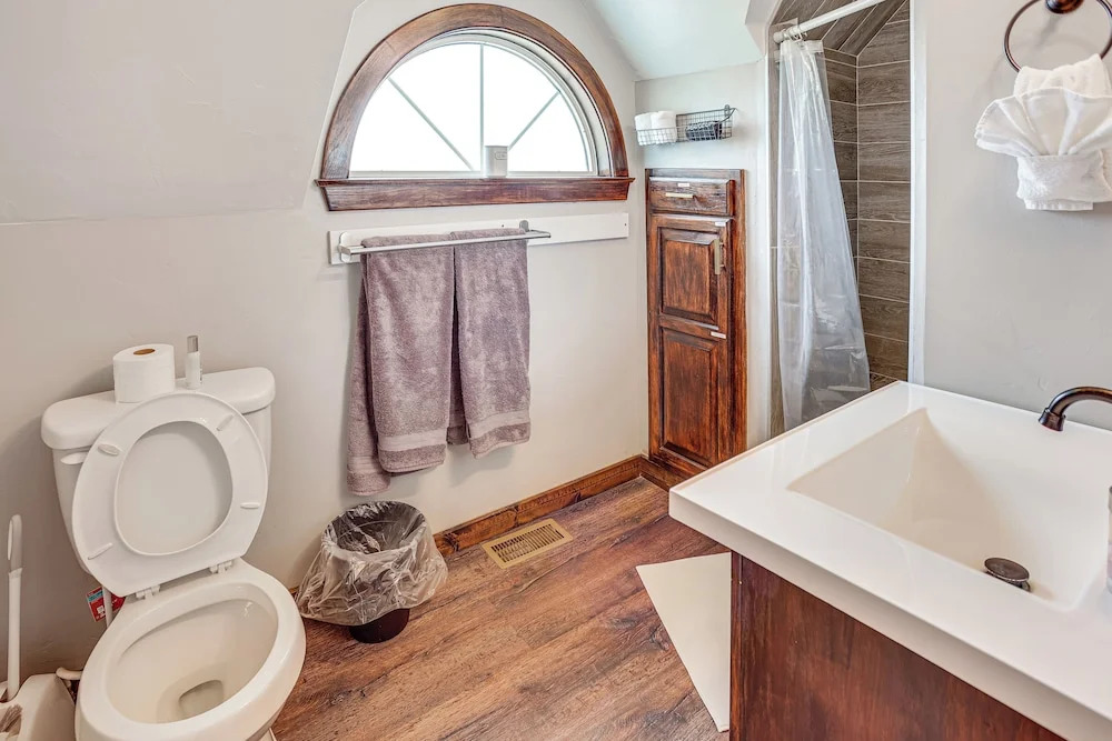 Charming Paris House ~ 1 1/2 Mi to Canyon!
