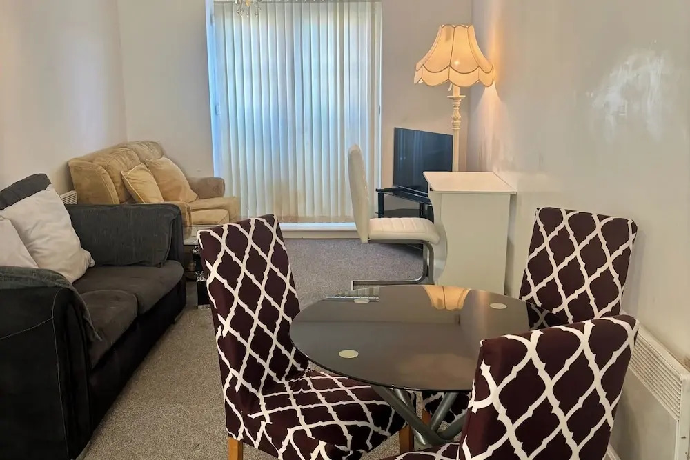 2 Bed Wolverhampton Apartment-sleeps 5