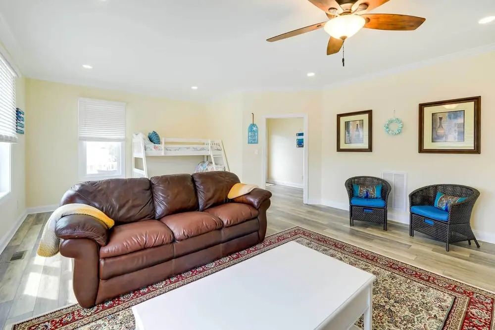 Emerald Isle Vacation Home Walk to Beach!