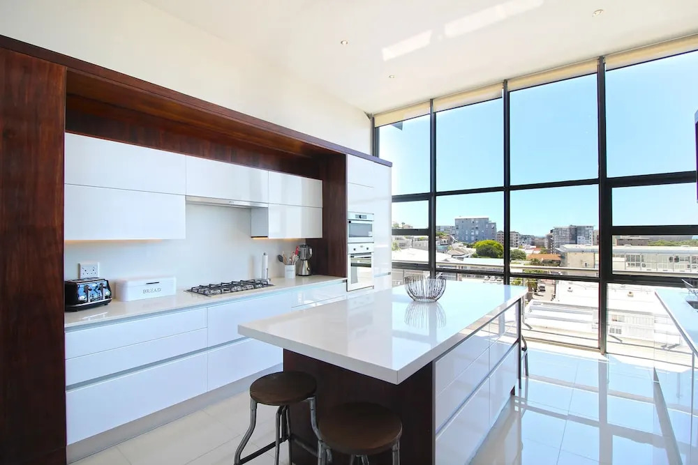 Hillhouse Penthouse 7th Floor