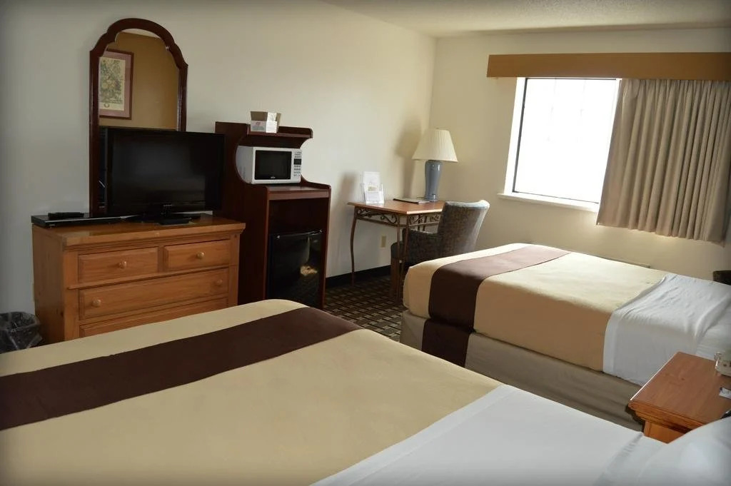 Adams Inn and Suites