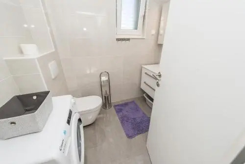 Apartment Right on the Janice Beach in Pakostane