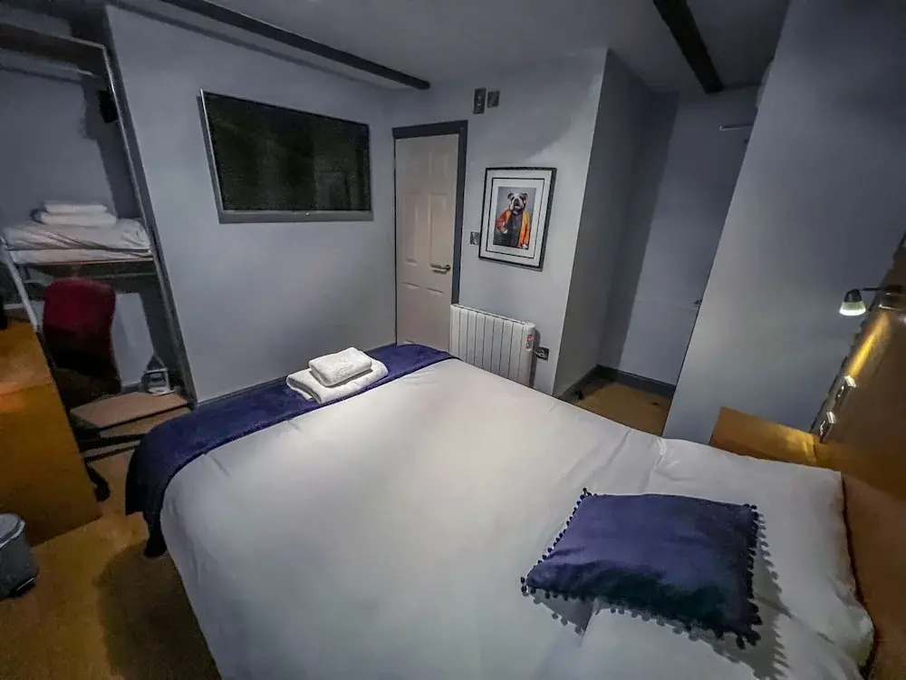 Twenty Hotel & Bar