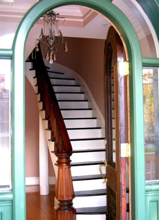 Naomis Inn Bed & Breakfast
