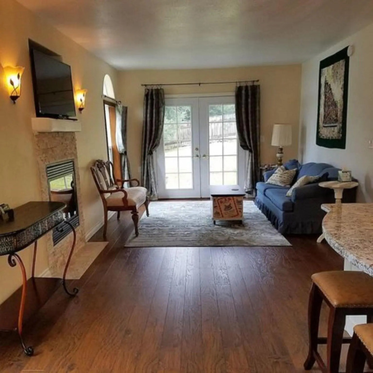 Arbor Rouge Cottage
