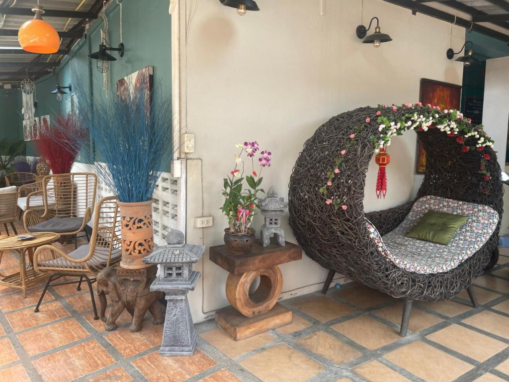 Yan Hostel Thapae Gate
