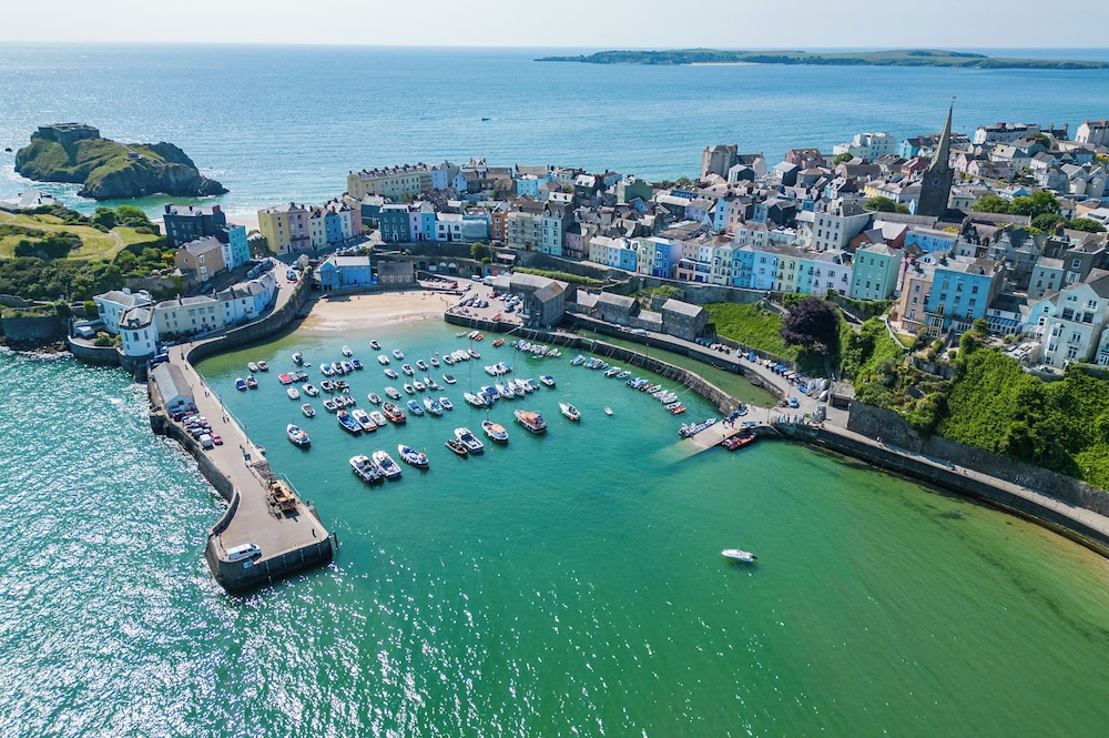 Belle Vue Court - 2 Bedroom Apartment - Tenby